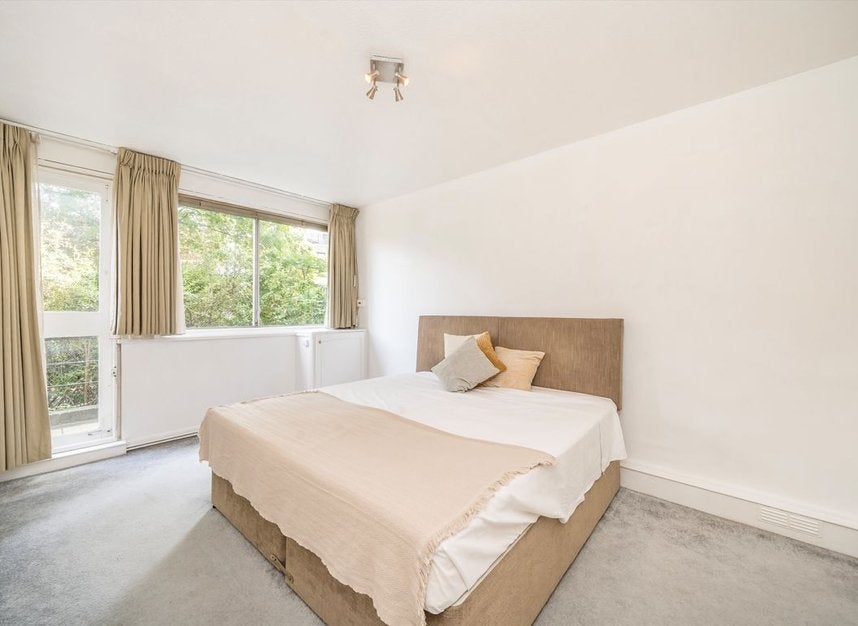 Flat Kensington Park Road in Greater London