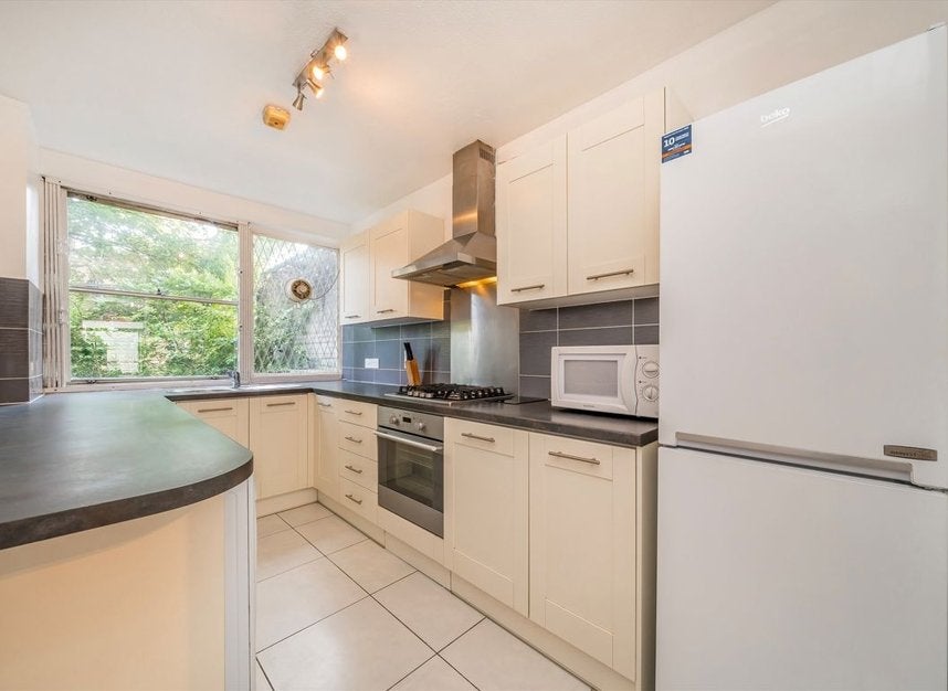 Flat Kensington Park Road in Greater London