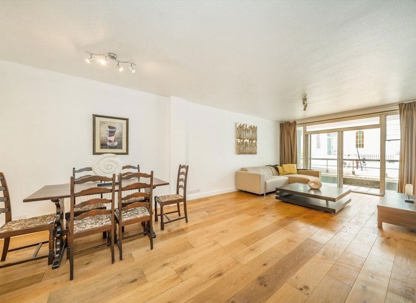 Flat Kensington Park Road in Greater London
