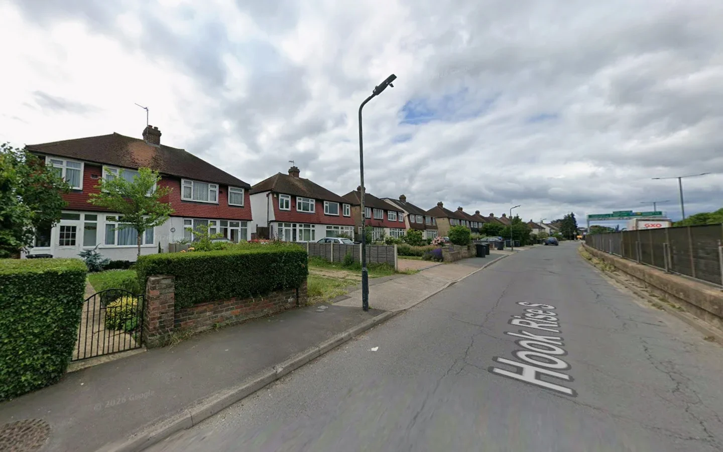 Flat Hook Rise South in Greater London
