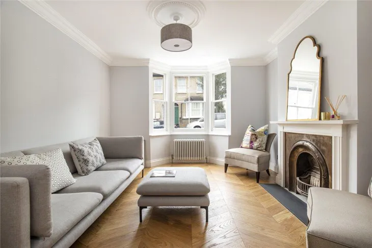 Flat Tonsley Road in Greater London