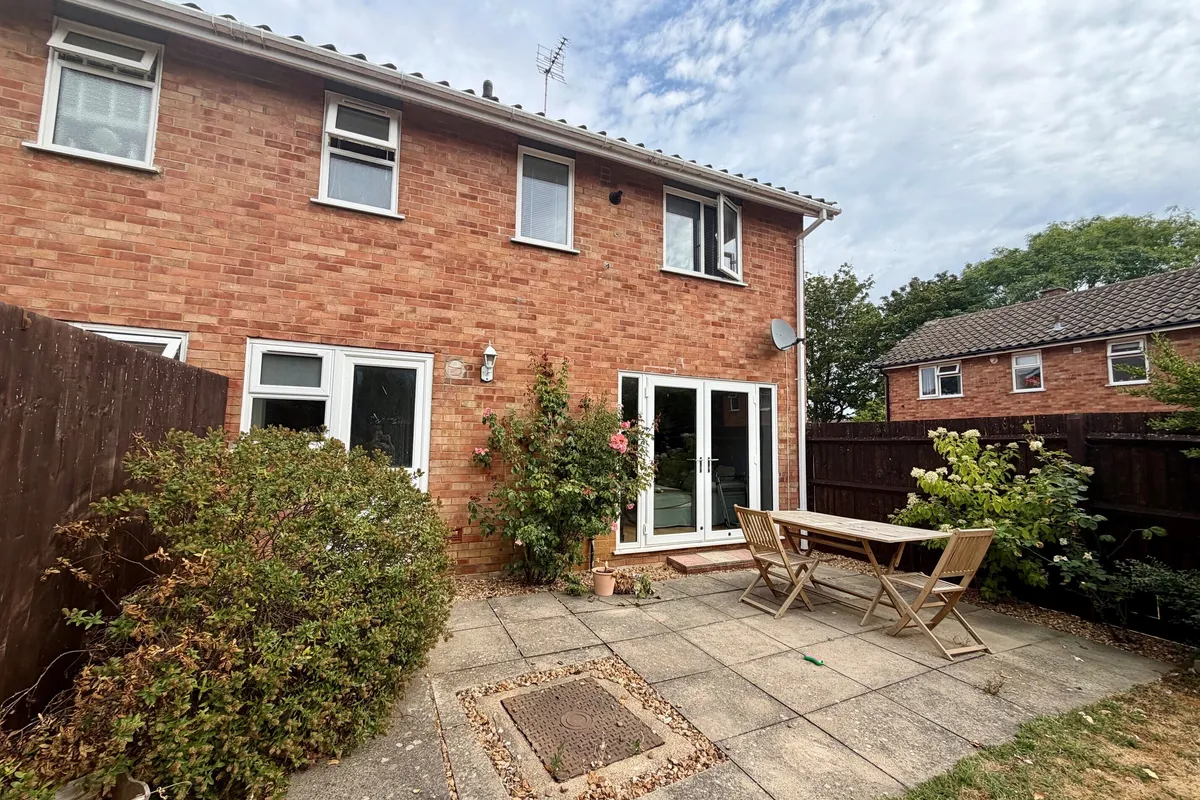 House Lale Walk in Wittering