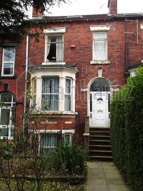 Flat Hyde Park Road in Leeds
