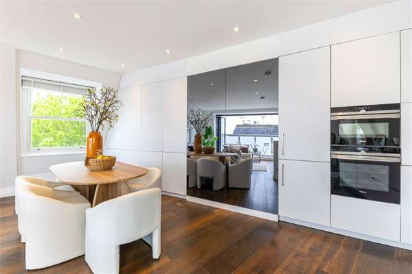 House Burnfoot Avenue in Greater London