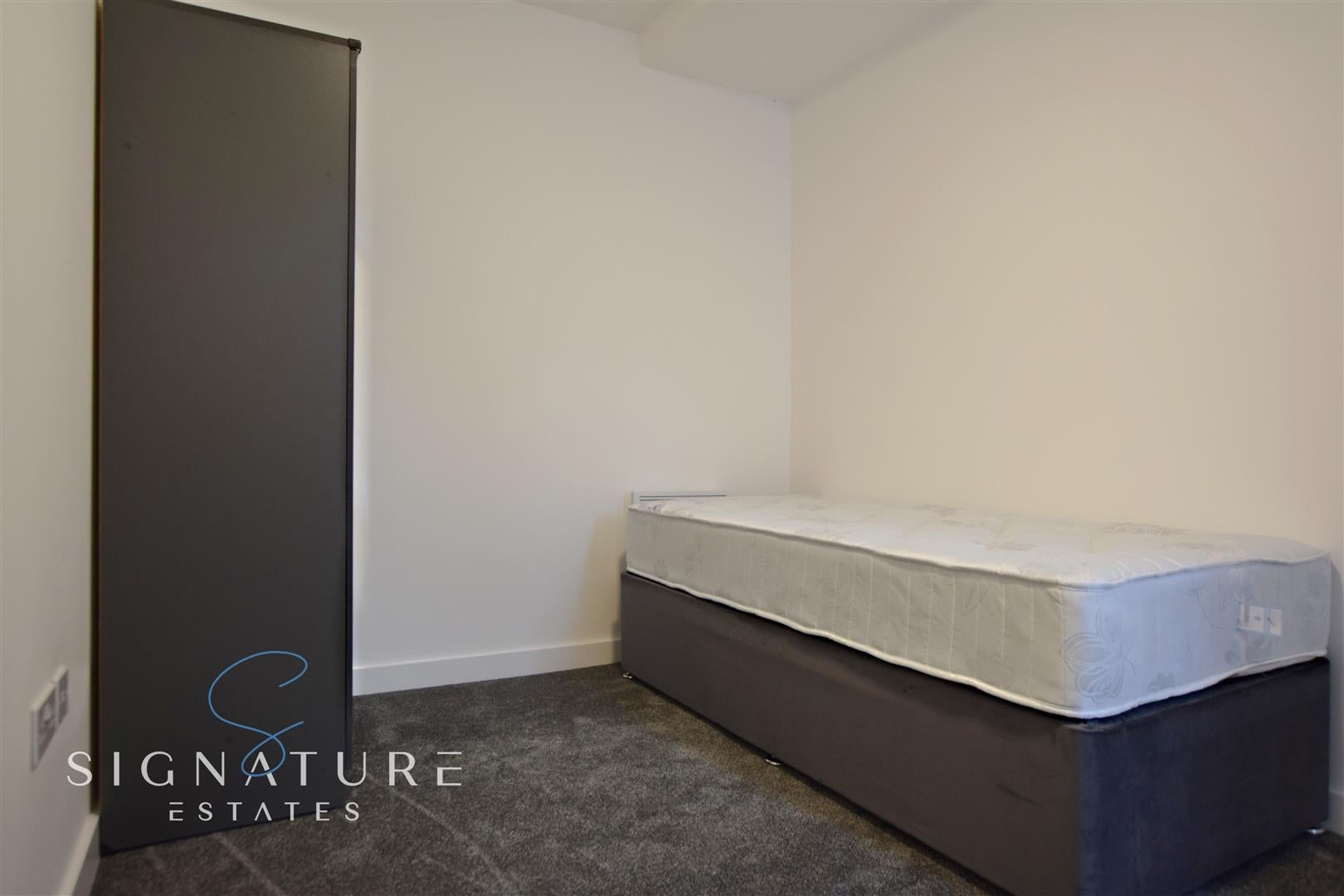 Room Gladstone Road in Watford