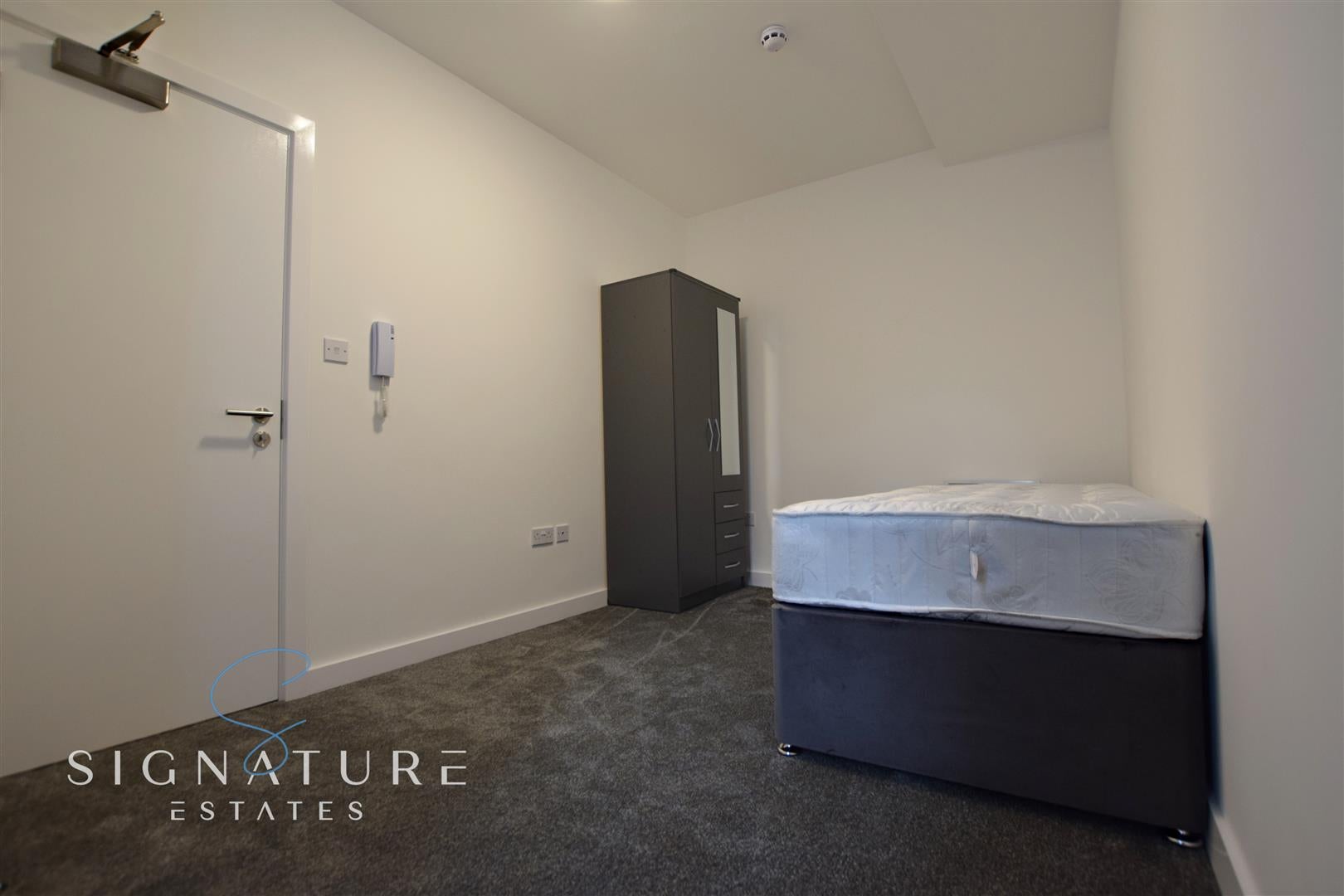 Room Gladstone Road in Watford