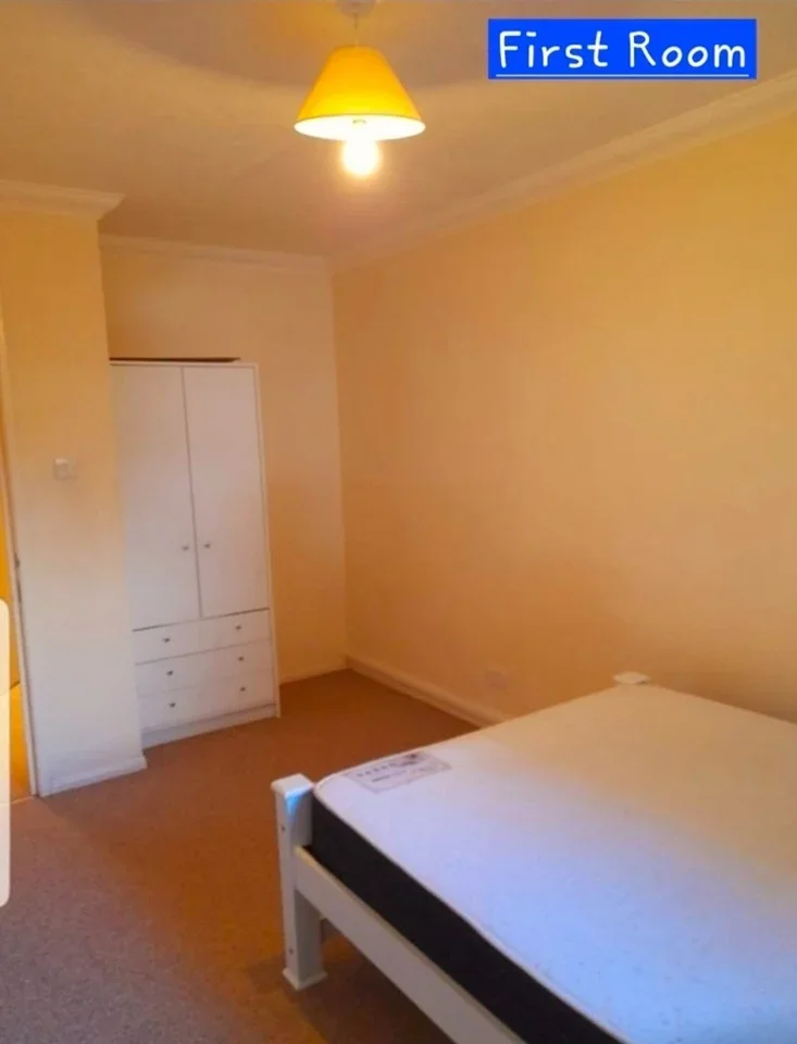 Flat Bloxworth Close in Greater London