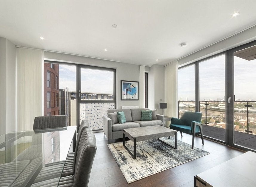 Flat Silvocea Way in Greater London