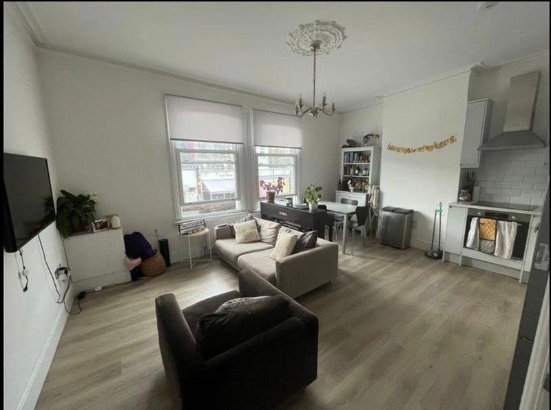 Room Northcote Road in Greater London