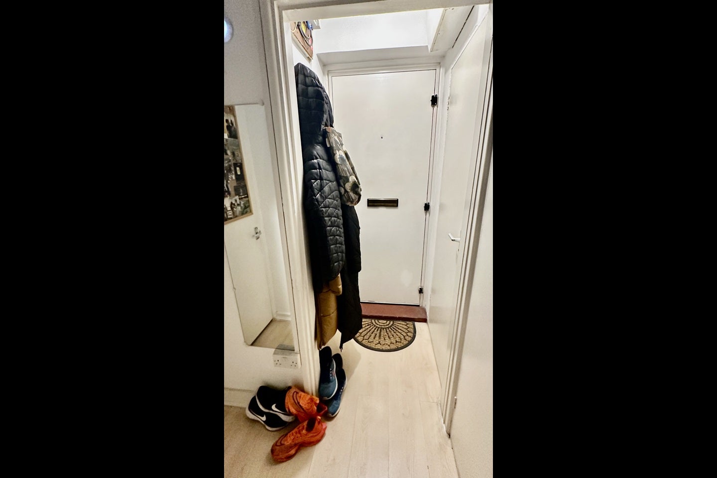 Flat Prince Henry Road in Greater London