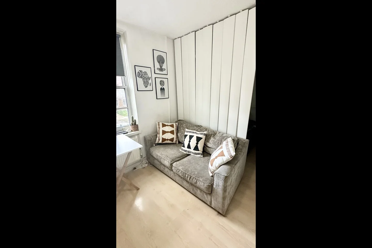 Flat Prince Henry Road in Greater London