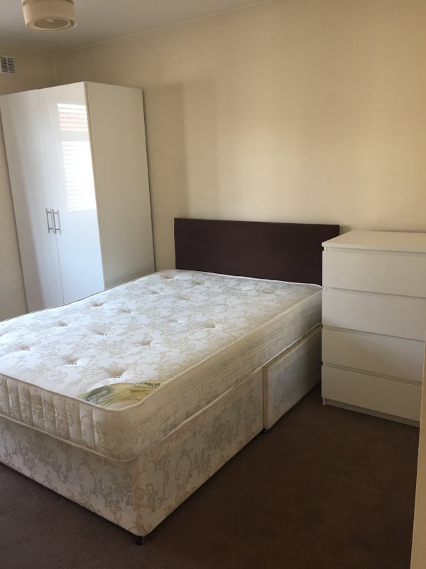 Room Braid Avenue in Greater London
