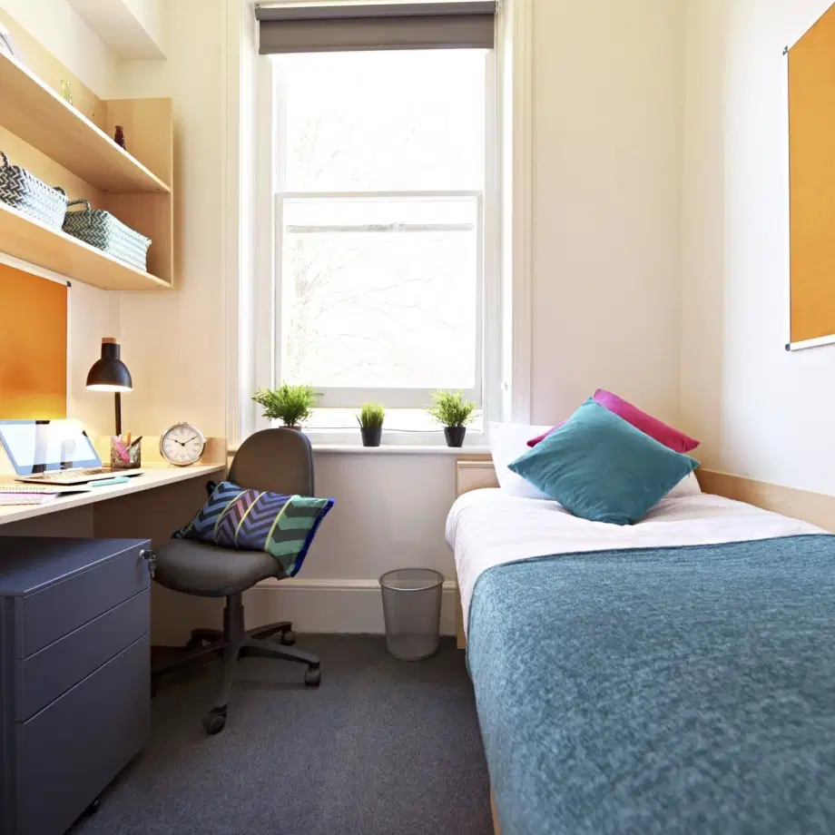 Room Wickham Road in Greater London