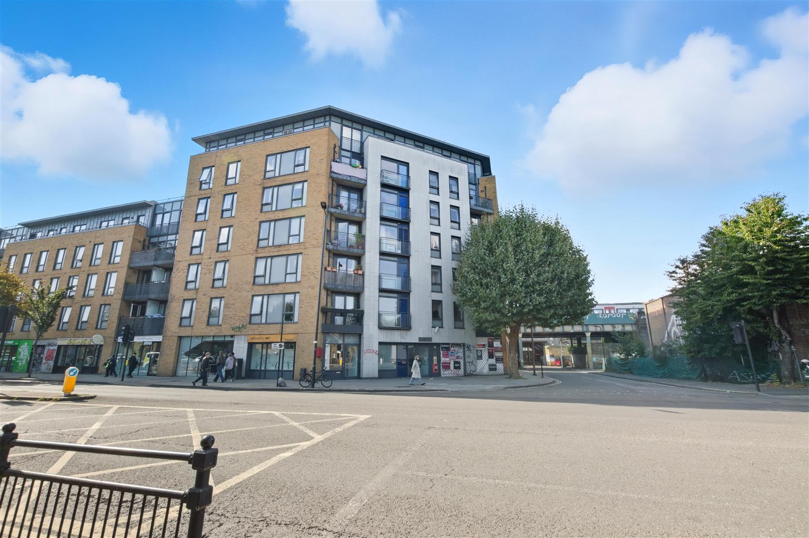 Flat Mare Street in Greater London