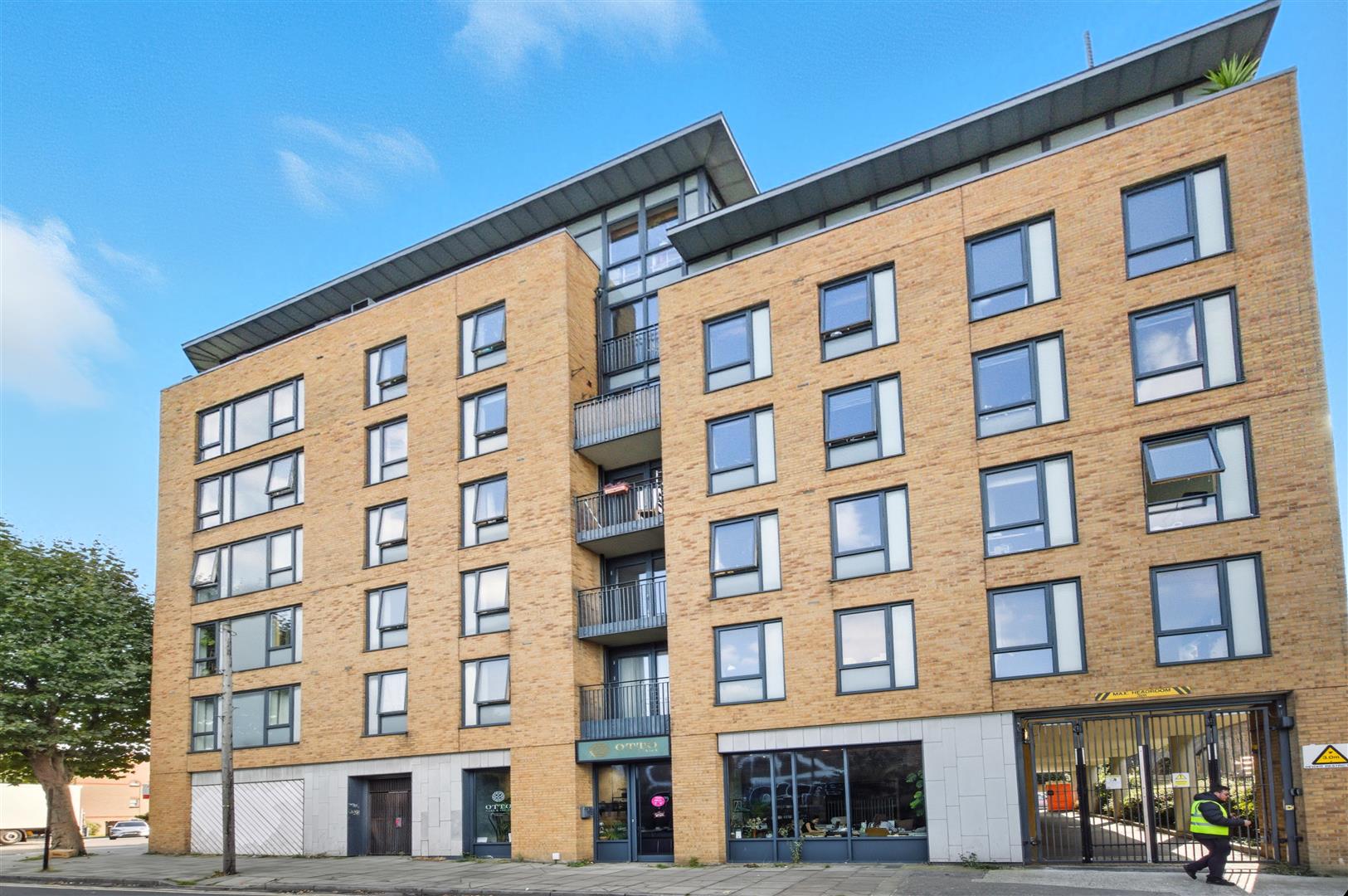 Flat Mare Street in Greater London