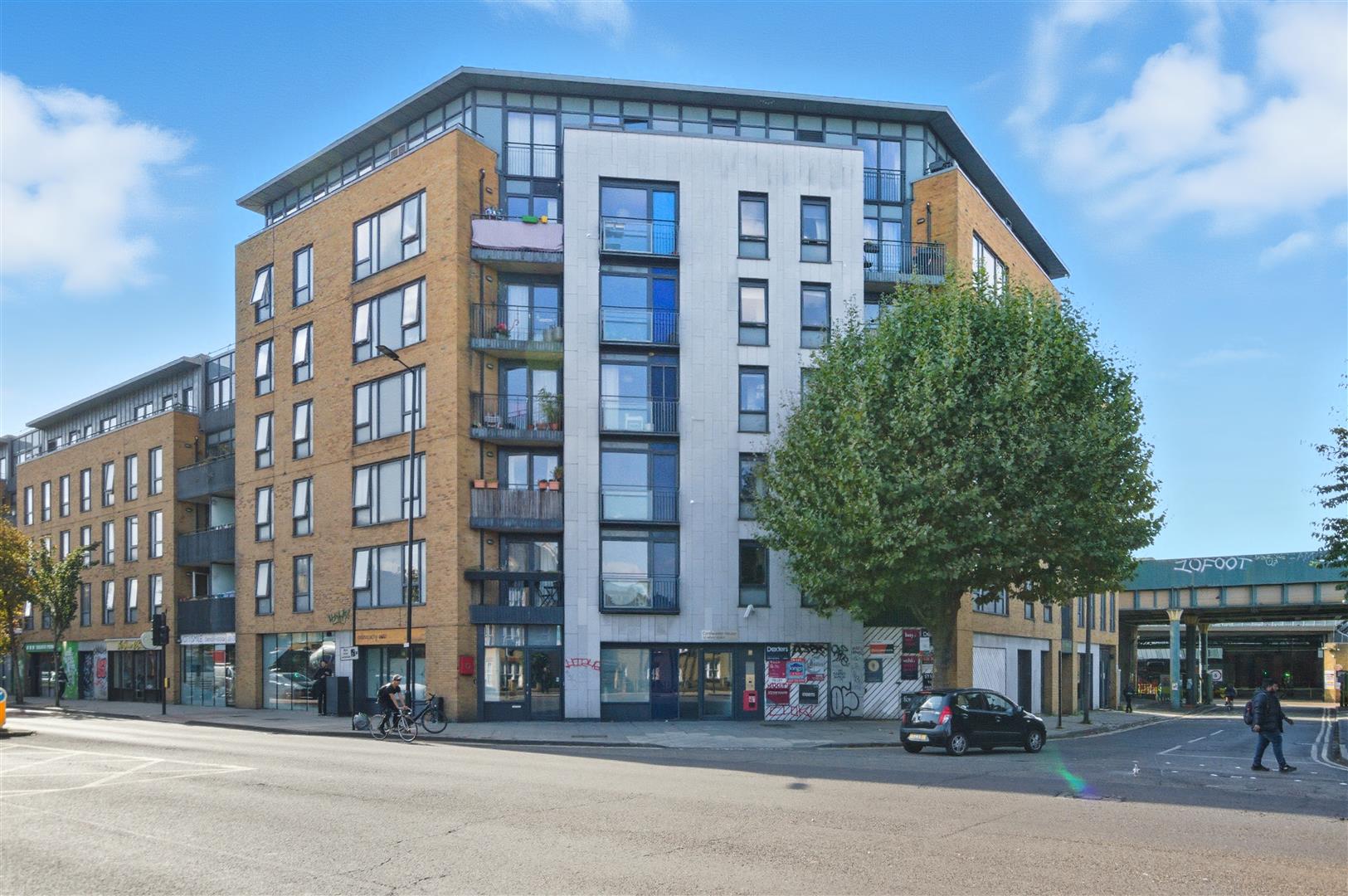 Flat Mare Street in Greater London