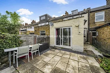 Flat Blackshaw Road in Greater London