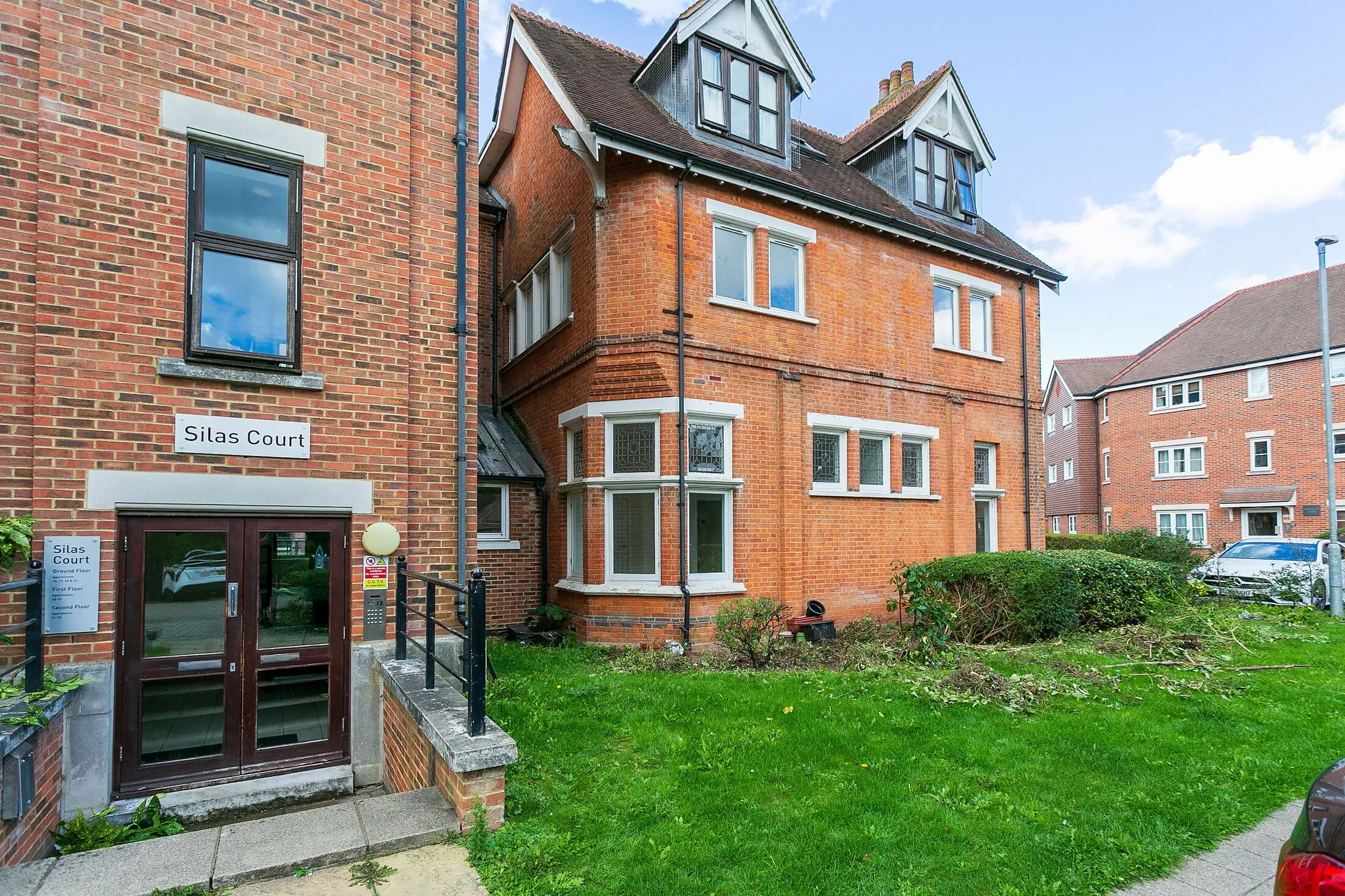 Flat Lockhart Road in Watford