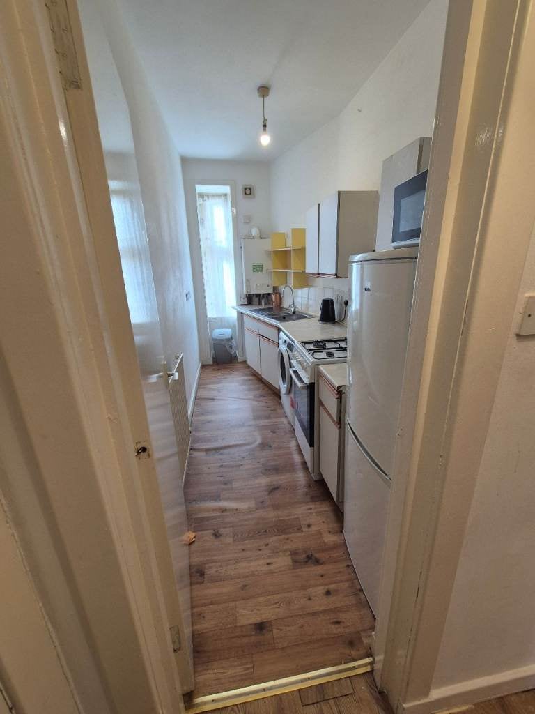 Flat Dumbarton Road in Glasgow