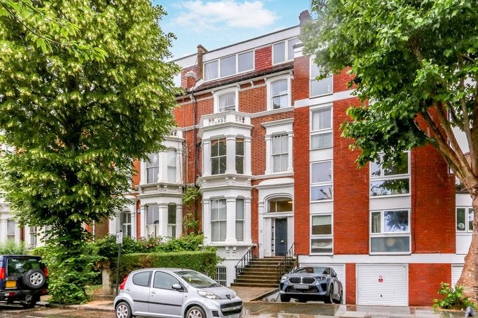 Flat St Quintin Avenue in London