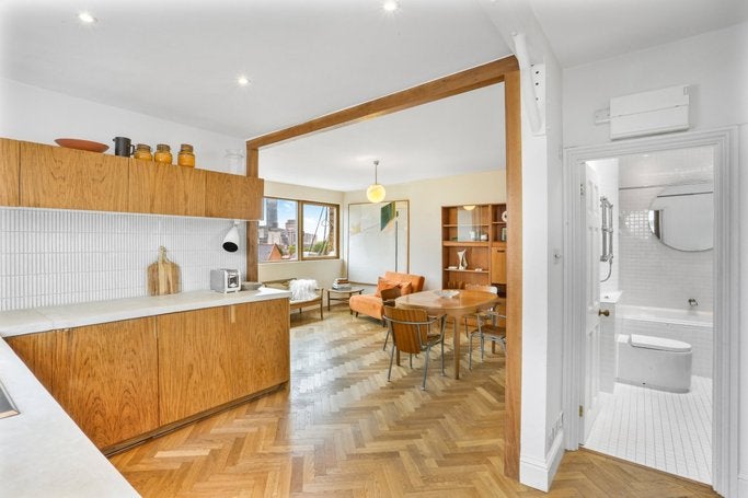 Flat St Quintin Avenue in London