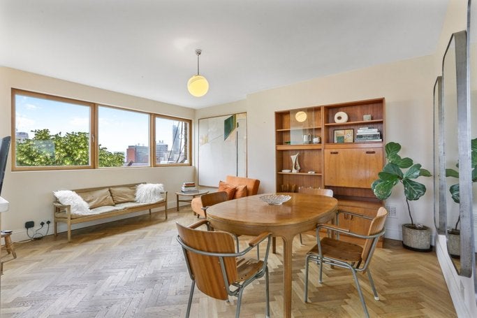 Flat St Quintin Avenue in London