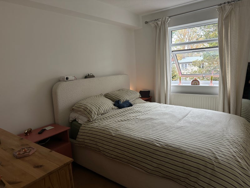 Room Acorn Way in Greater London