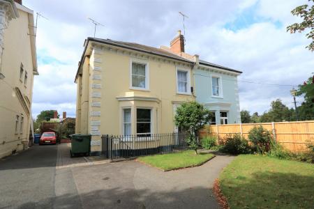 Room Adelaide Road in Royal Leamington Spa