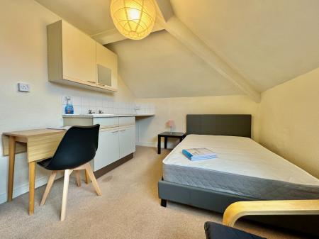 Room Adelaide Road in Royal Leamington Spa