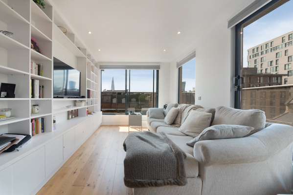 Flat Ensign Street in Greater London