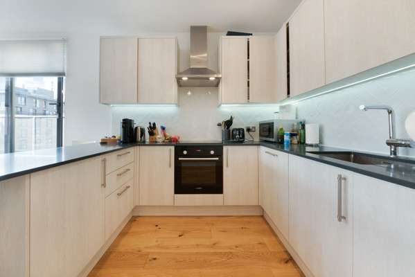 Flat Ensign Street in Greater London