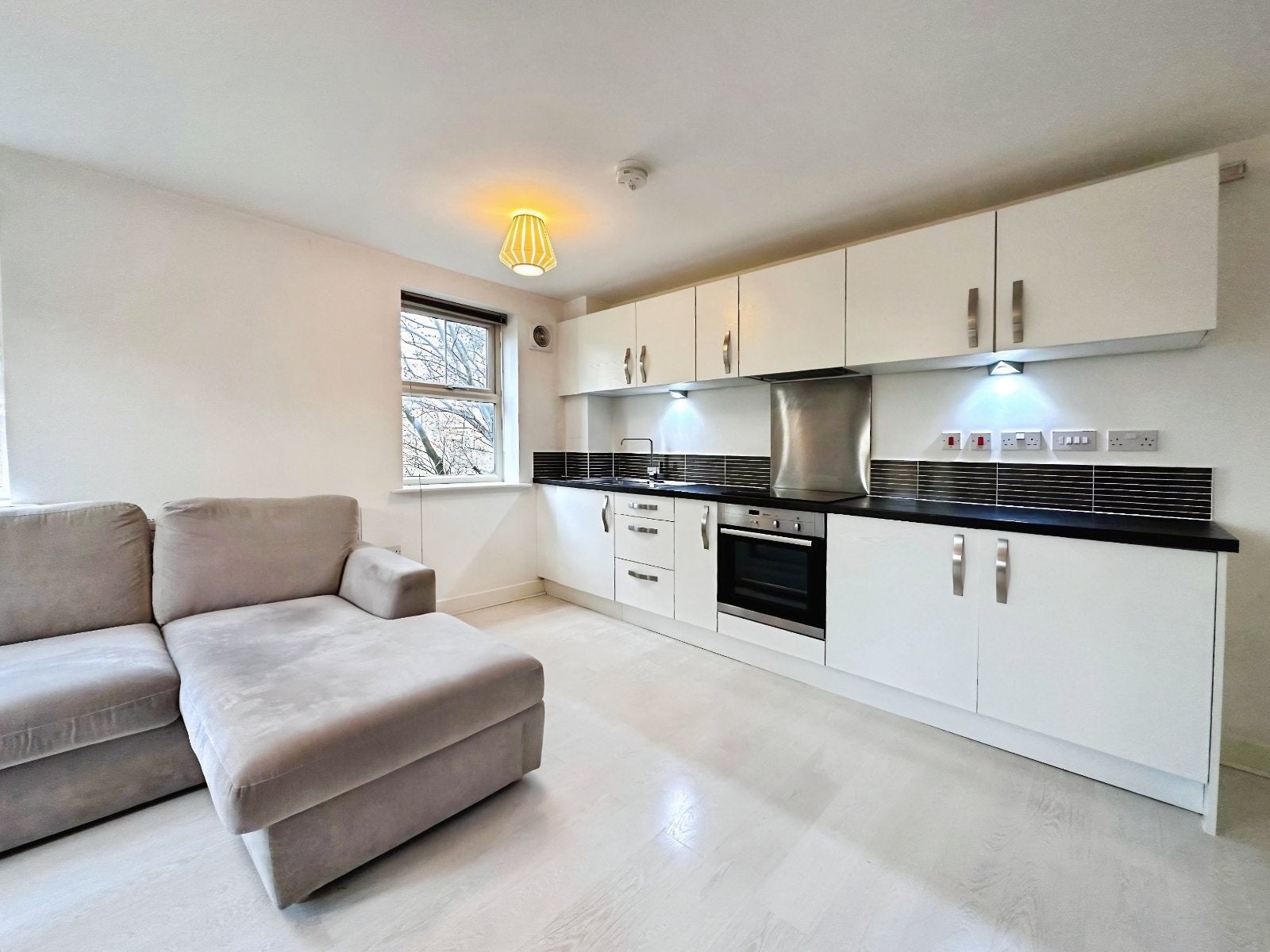 House Holts Crest Way in Leeds