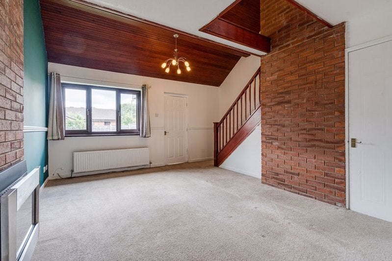 House Stonemead Close in Farnworth
