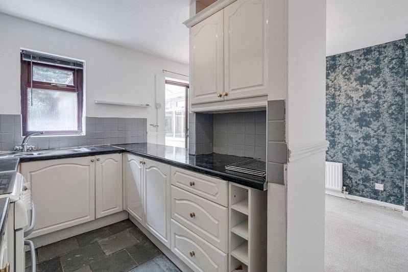 House Stonemead Close in Farnworth
