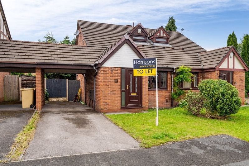 House Stonemead Close in Farnworth