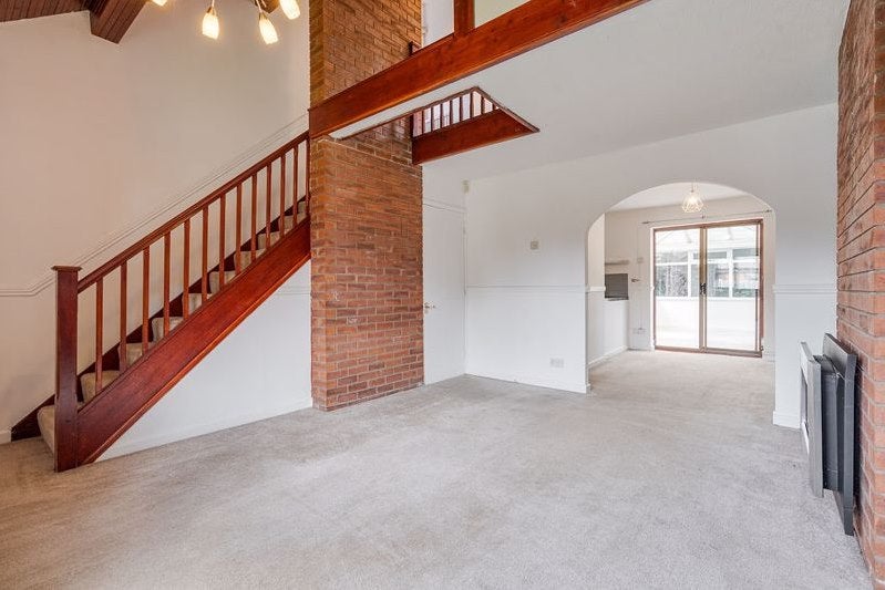 House Stonemead Close in Farnworth