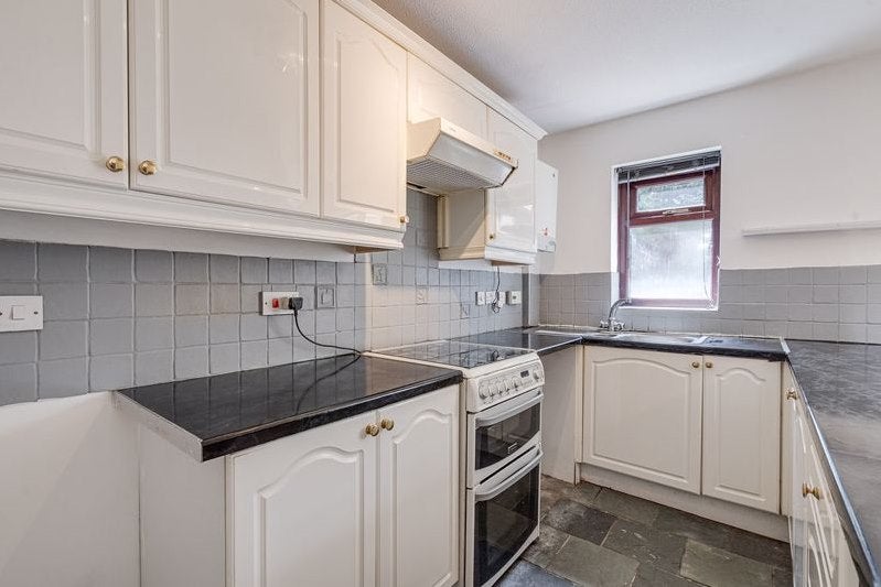 House Stonemead Close in Farnworth