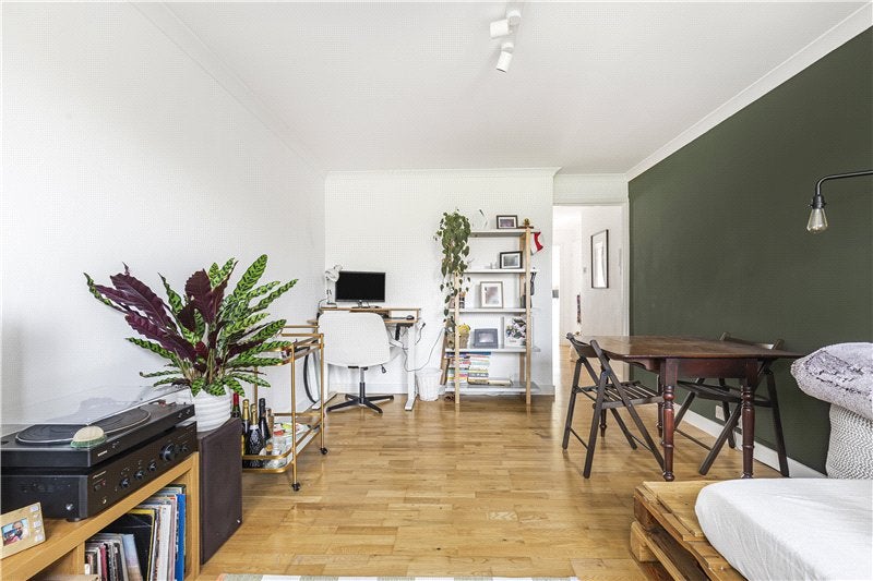 Flat Boileau Road in Greater London