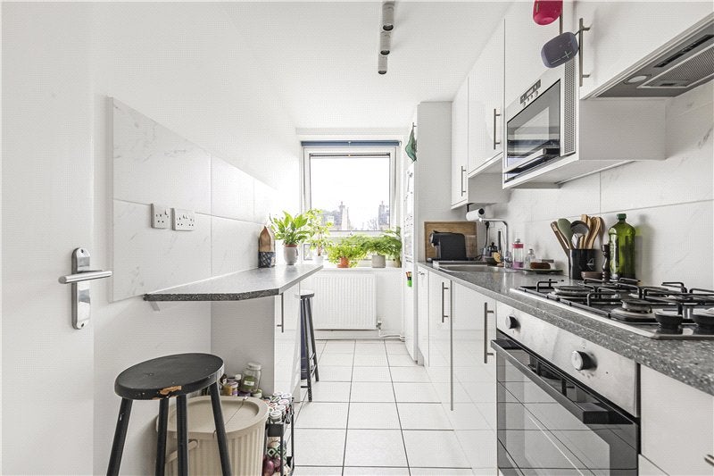 Flat Boileau Road in Greater London