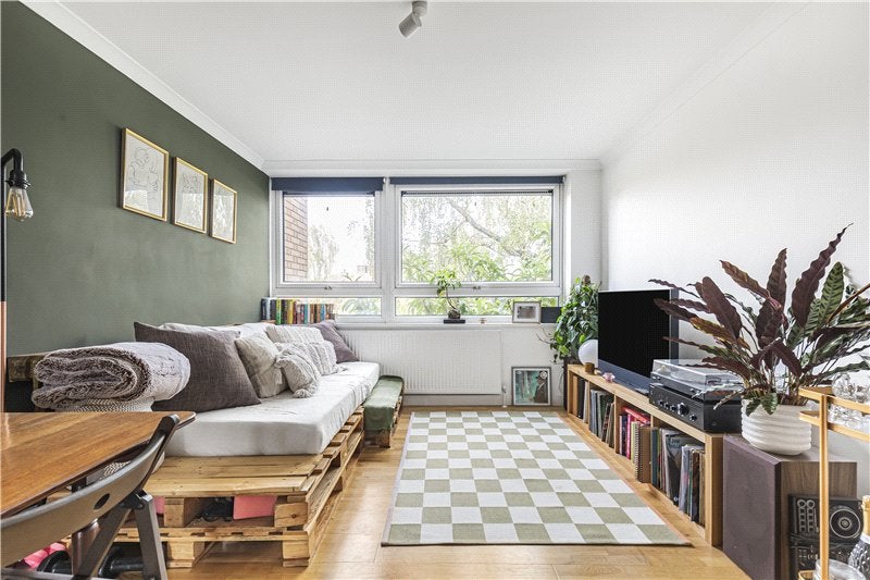 Flat Boileau Road in Greater London
