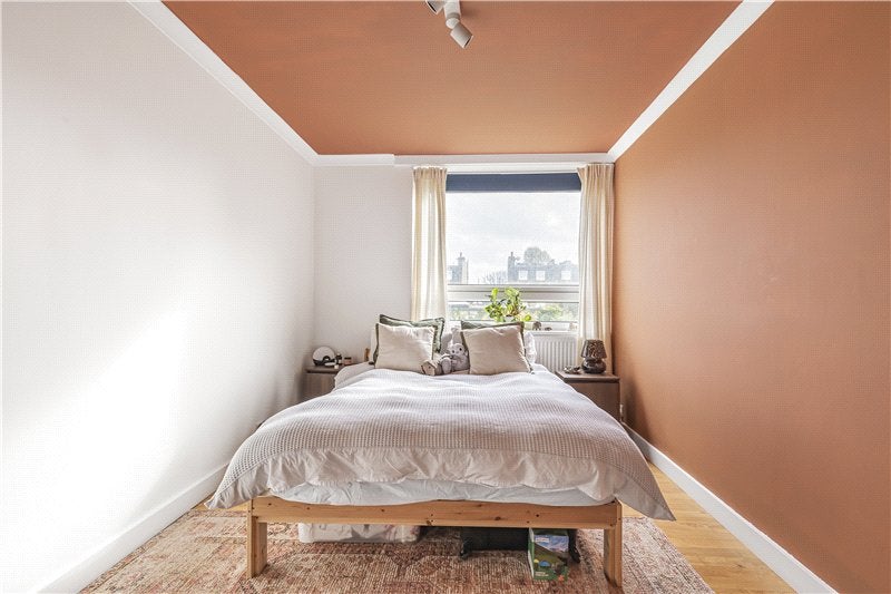 Flat Boileau Road in Greater London