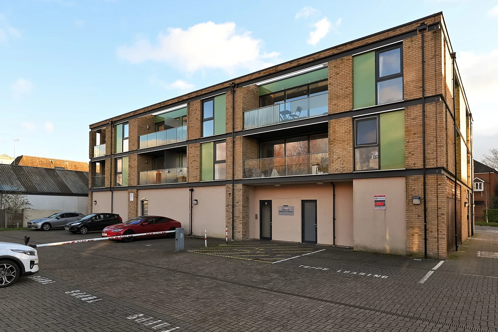 Flat Goldsworth Road in Woking