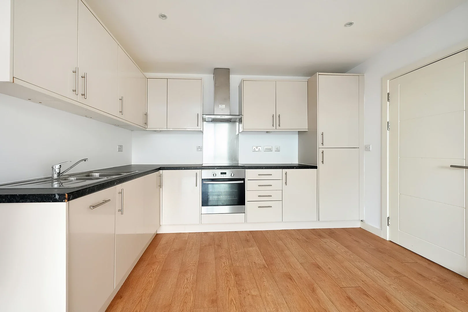 Flat Goldsworth Road in Woking