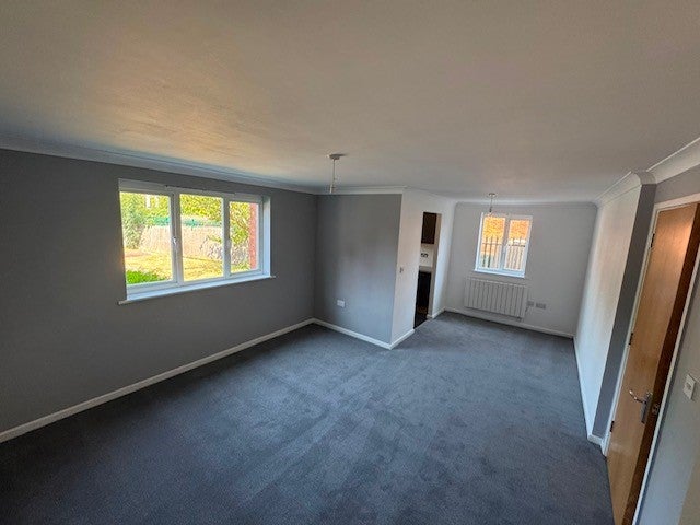 Flat Fellowes Road in Peterborough