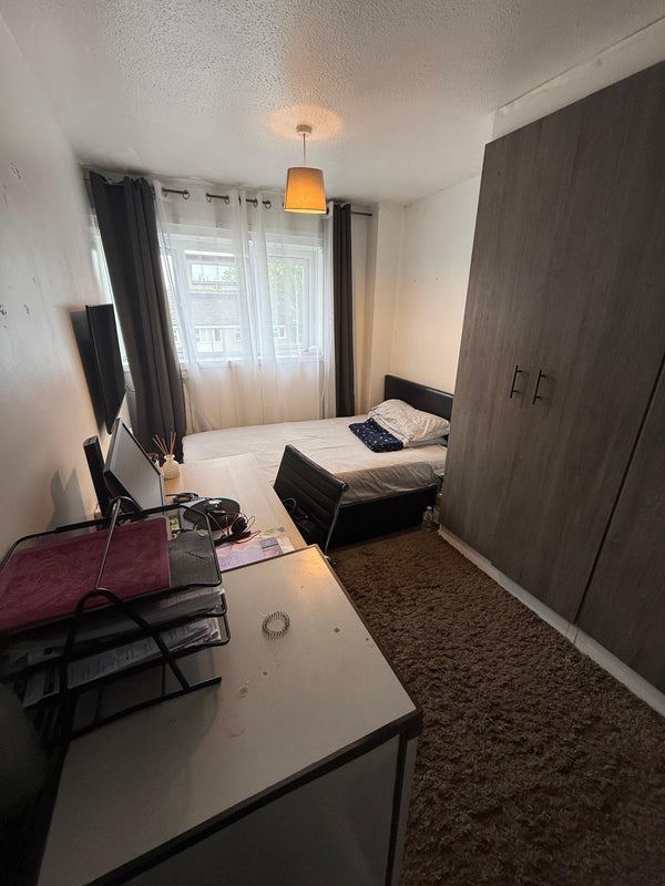 Room Honeybourne Close in Halesowen