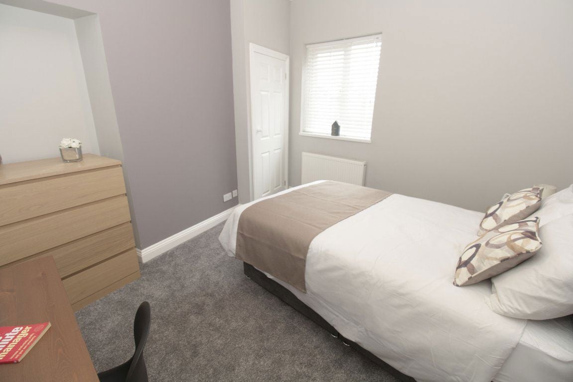 Room Flaxley Road in Selby