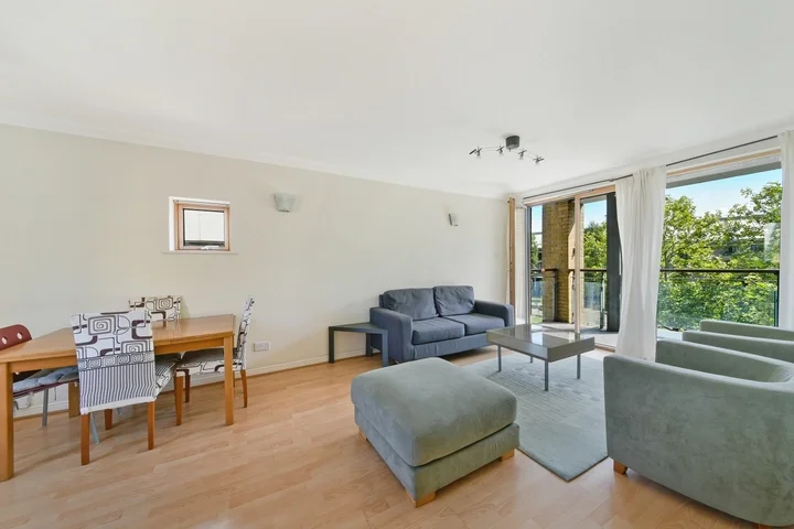 Flat Napier Avenue in Greater London