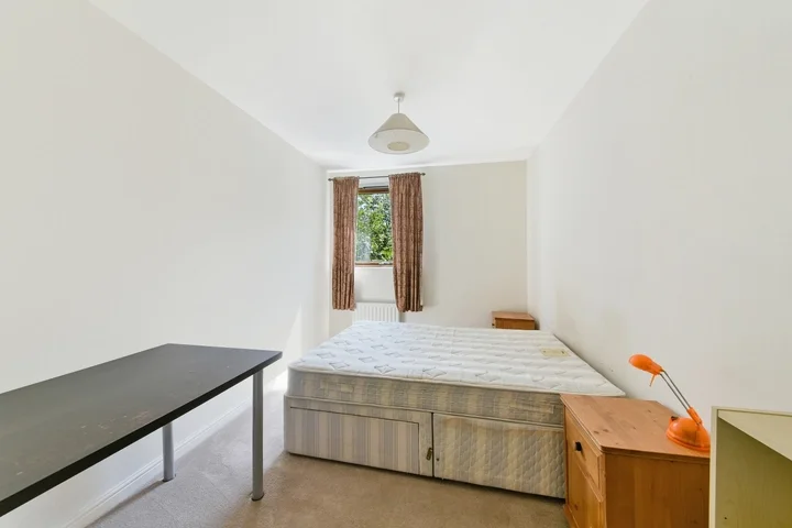 Flat Napier Avenue in Greater London