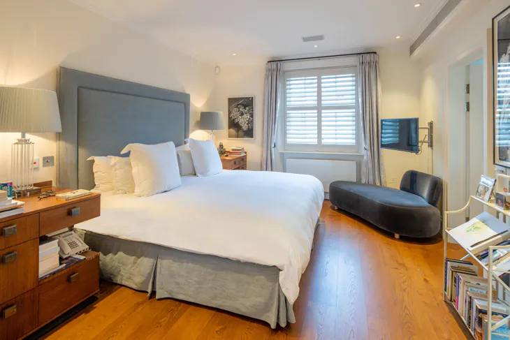 Flat Acacia Road in City of Westminster