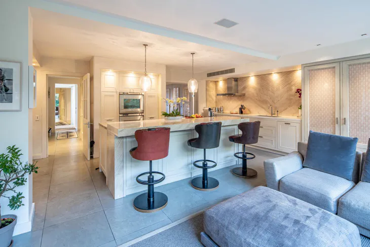 Flat Acacia Road in City of Westminster
